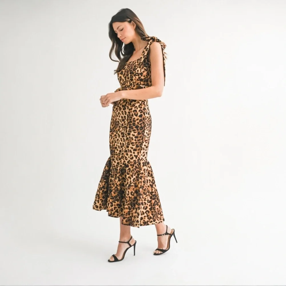 Chic Leopard Print Ruffle Crop Top and Midi Skirt Set - Picture 7 of 11